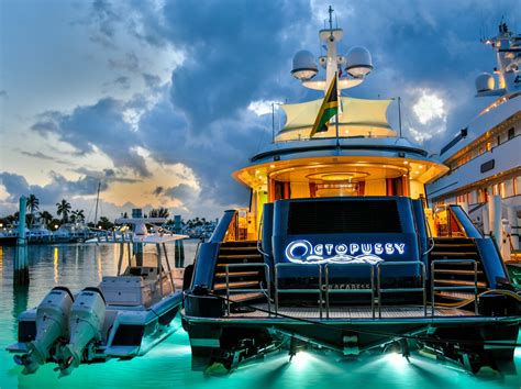 octopussy yacht.